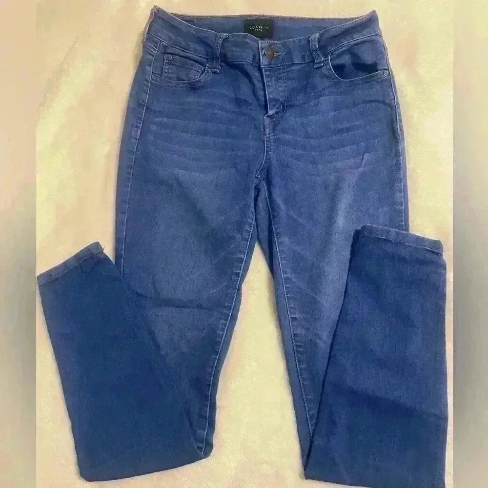 Celebrity Pink skinny stretchy denim jeans with straight legs. Size 7/28